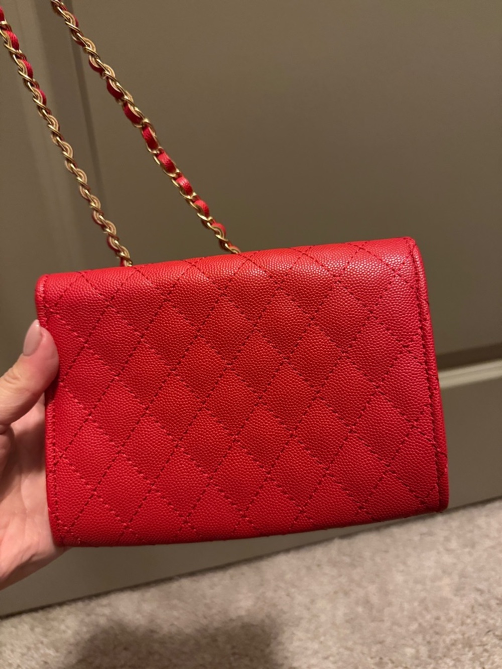 Red Wallet on Chain - Picture 7 of 9